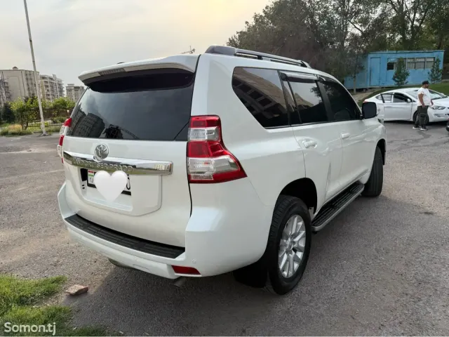 Toyota Land Cruiser Prado 2016 · 2.8 AT
