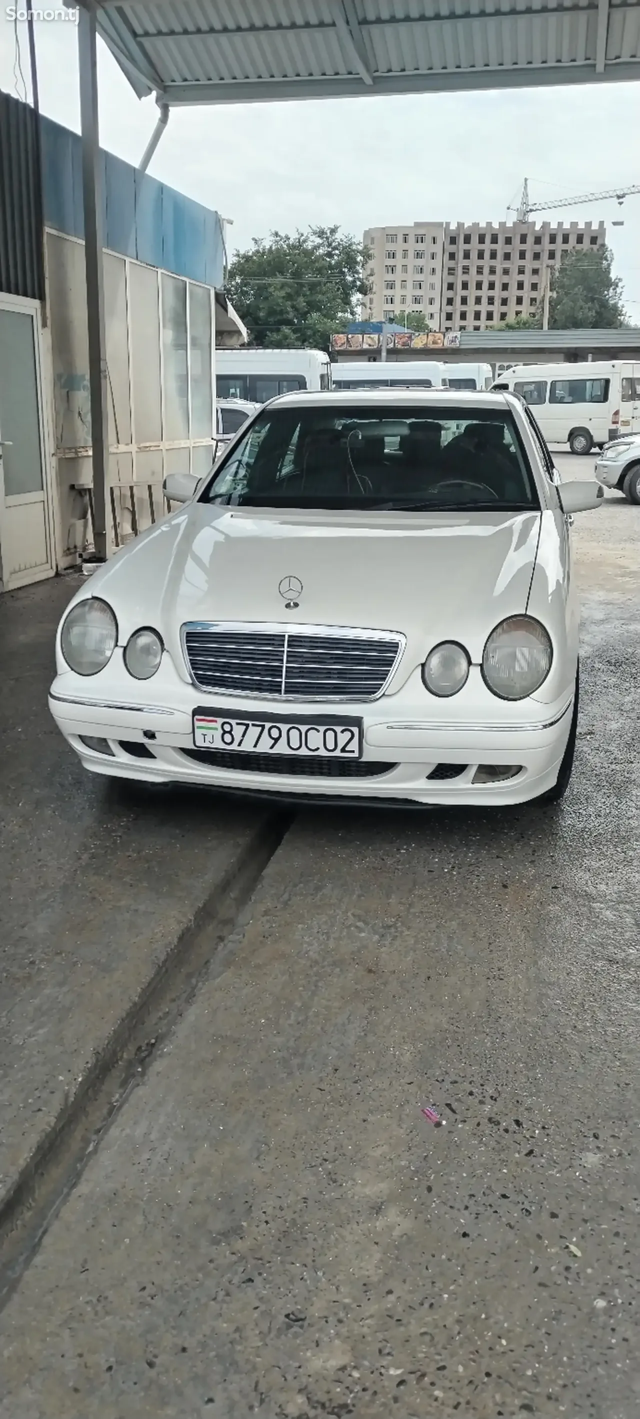 Mercedes-Benz E class 2002 · 2.2 MT