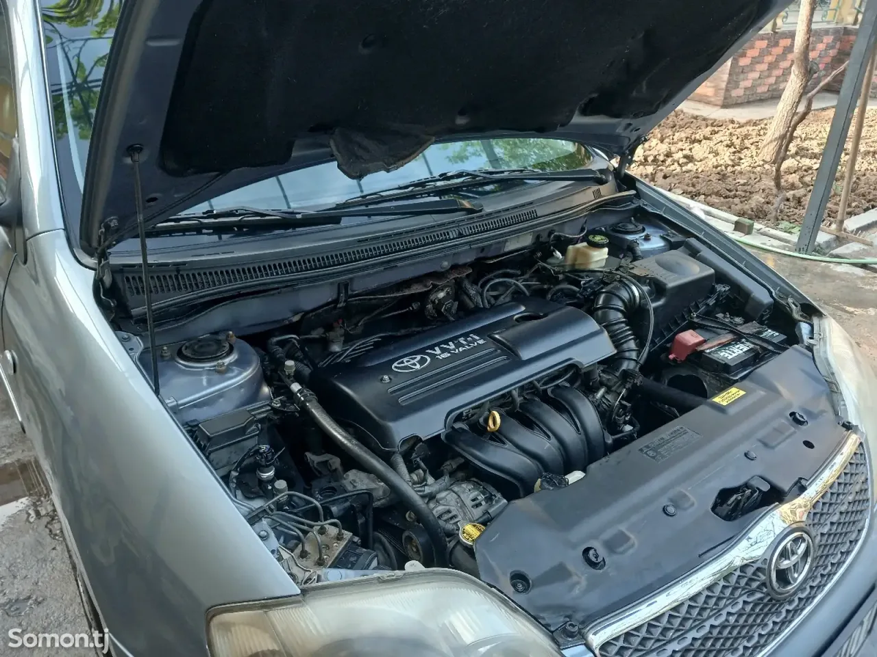 Toyota Corolla 2004 · 1.6 MT
