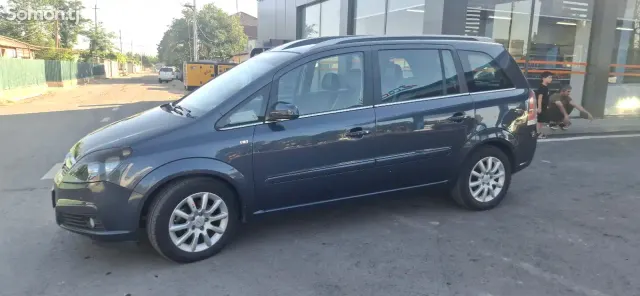 Opel Zafira 2007 · 1.8 MT