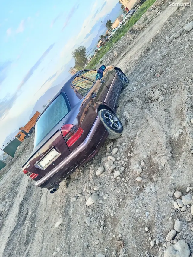 Mercedes-Benz W201 1995 · 2.2 MT