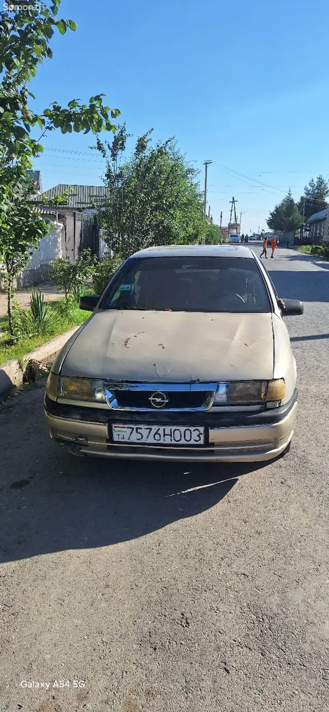 Opel Vectra A 1996 · 1.6 MT