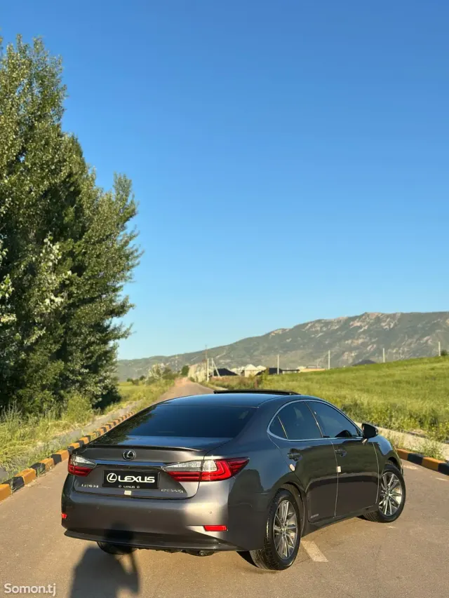 Lexus ES series 2016 · 2.5 AT