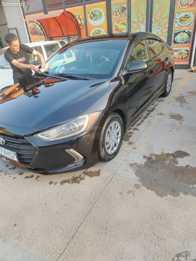 Hyundai Elantra 2017 · 2.0 AT