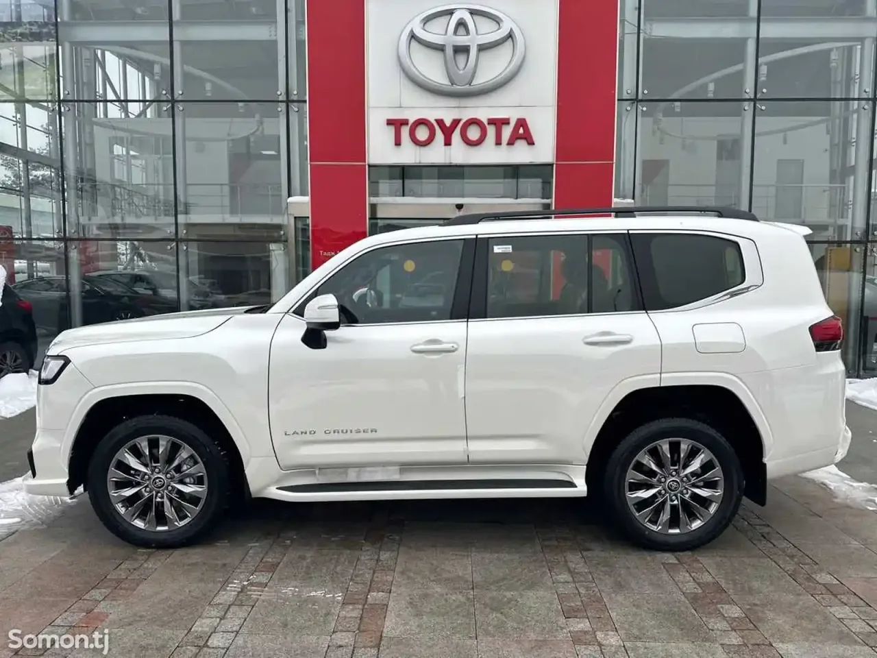 Toyota Land Cruiser 2025 · 3.5 AT
