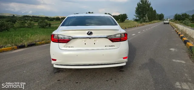Lexus ES series 2016 · 2.5 AT