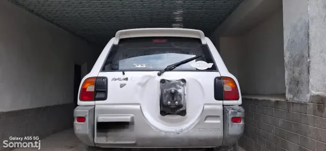 Toyota RAV 4 1998 · 1.8 AT
