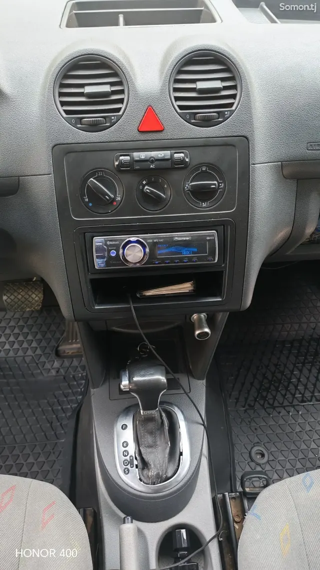 Volkswagen Touran 2009 · 1.9 AT