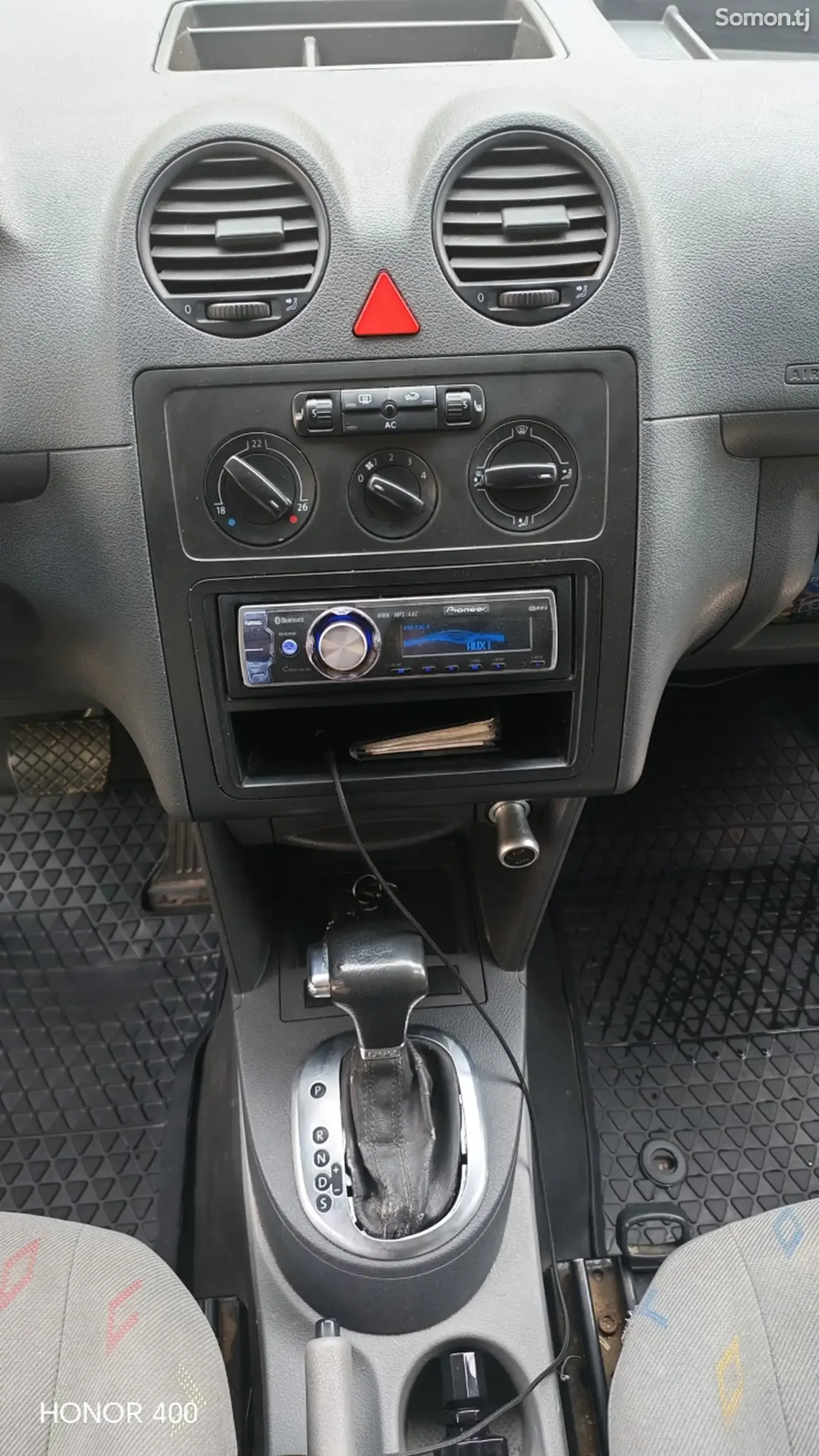 Volkswagen Touran 2009 · 1.9 AT