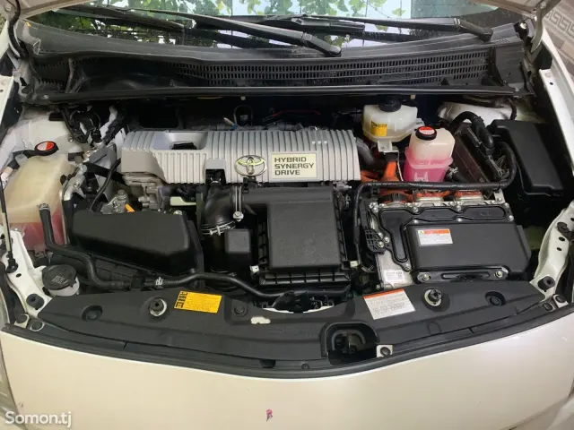Toyota Prius 2014 · 1.8 AT