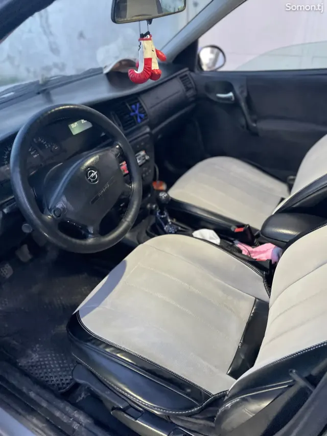 Opel Astra G 2001 · 1.8 MT