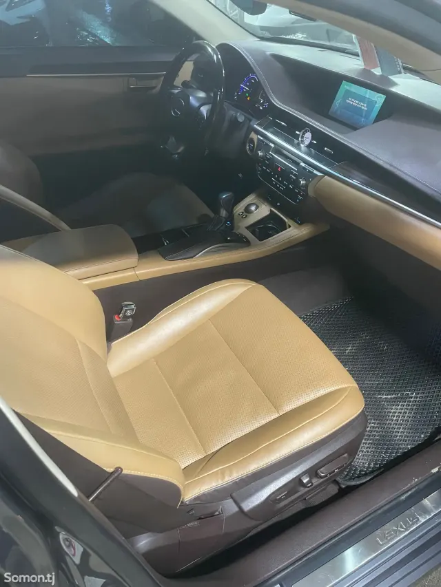 Lexus ES series 2017 · 2.5 AT