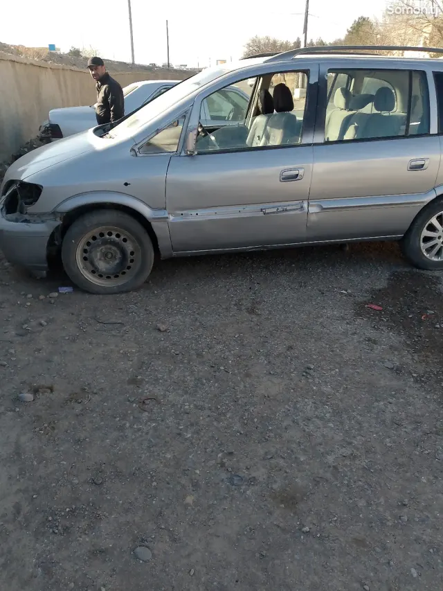 Opel Zafira 1999 · 1.6 MT