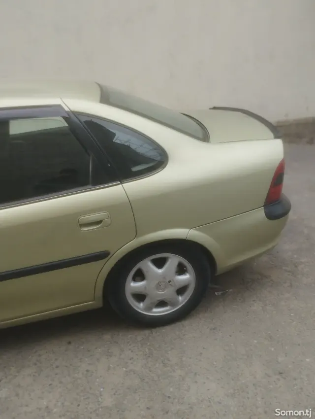 Opel Vectra B 1996 · 1.8 MT