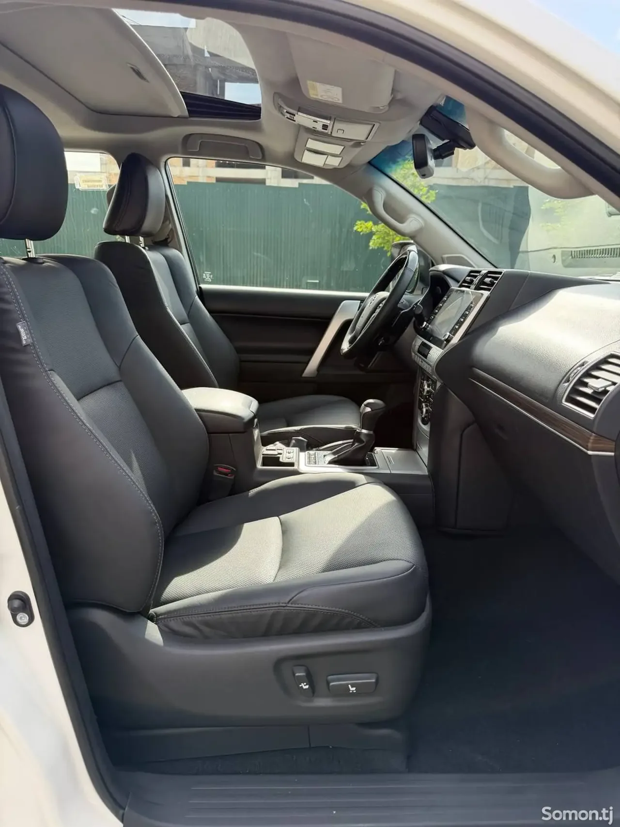 Toyota Land Cruiser Prado 2023 · 4.0 AT