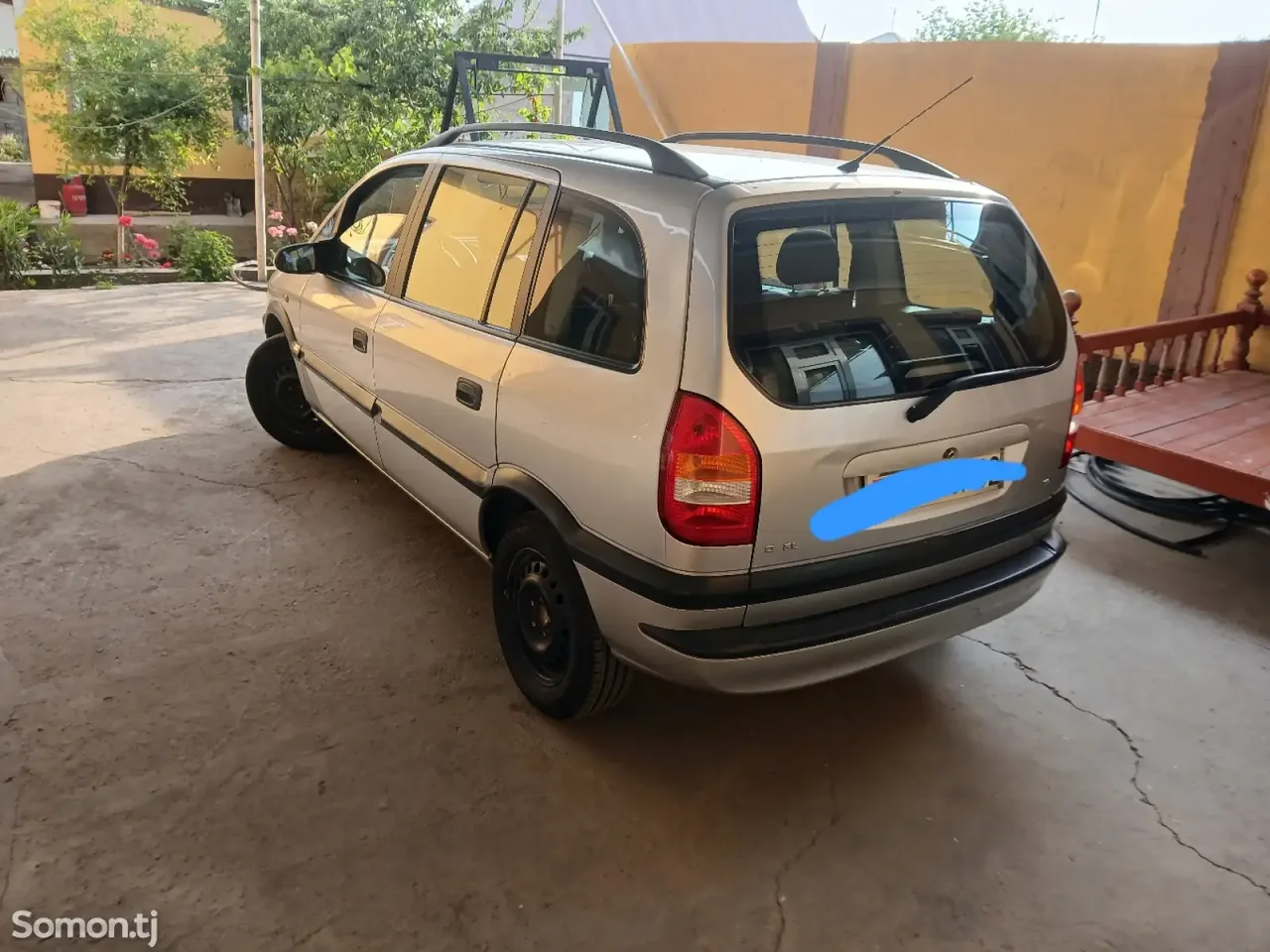 Opel Zafira 2000 · 1.8 MT