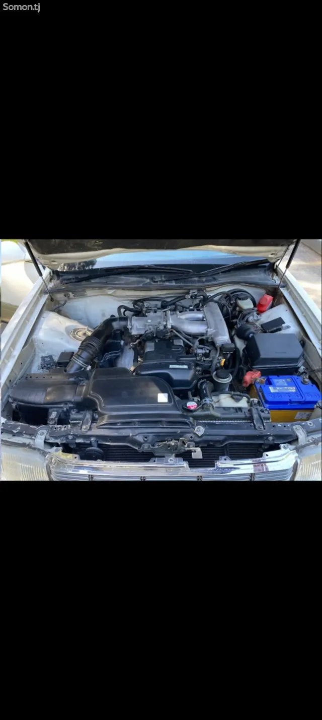 Toyota Crown 1995 · 2.5 AT