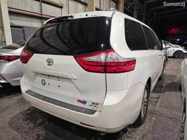 Toyota Sienna 2015 · 3.5 AT
