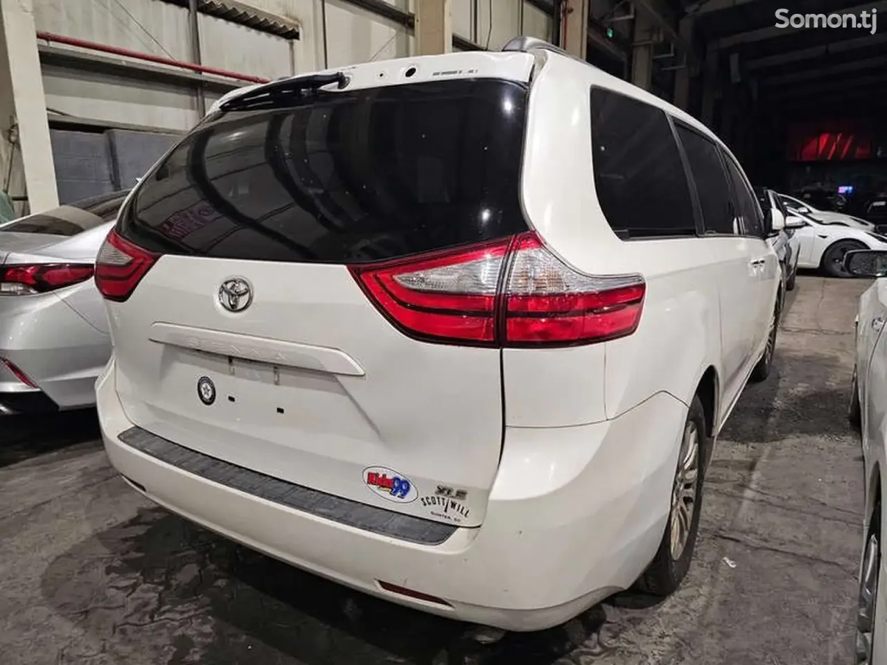 Toyota Sienna 2015 · 3.5 AT