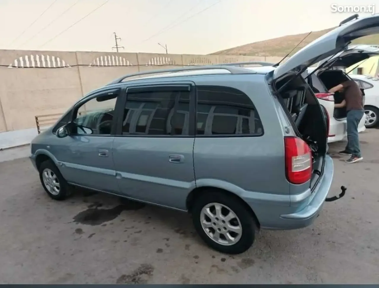 Opel Zafira 2004 · MT