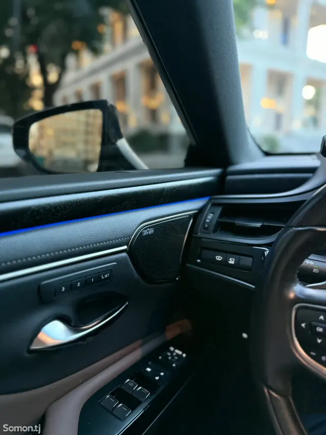 Lexus ES series 2024 · 3.0 AT