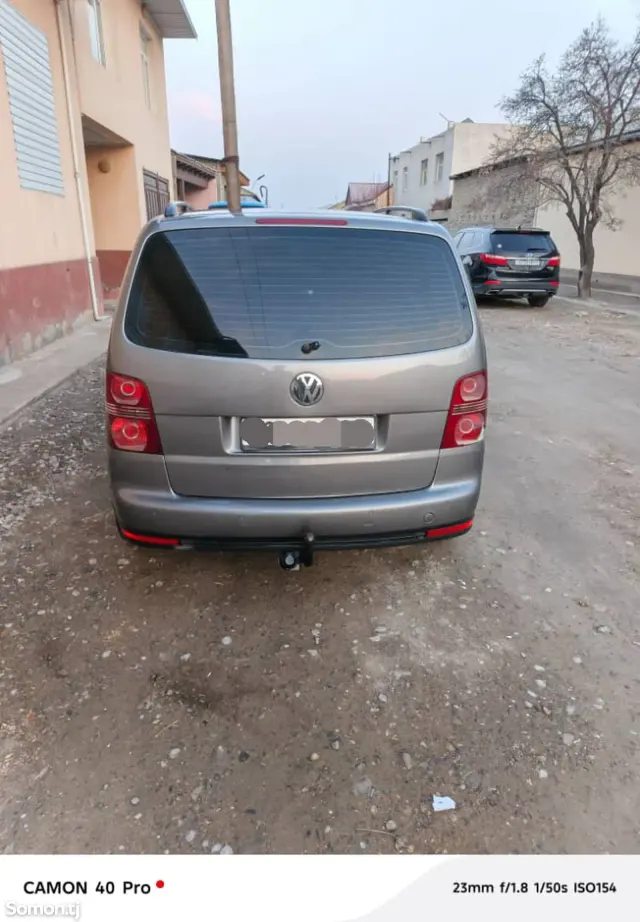 Volkswagen Touran 2007 · 1.9 AT