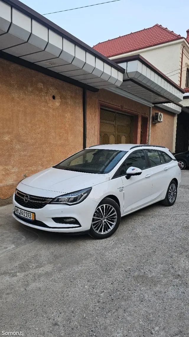 Opel Astra K 2016 · 1.4 MT