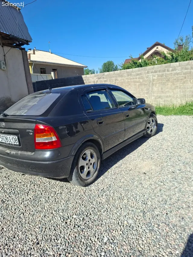 Opel Astra G 2000 · 1.6 MT