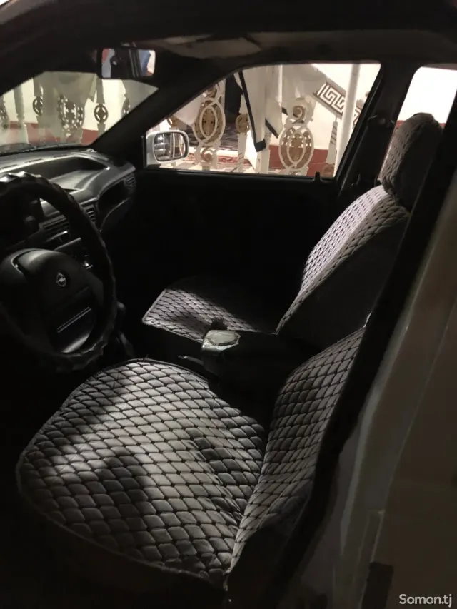 Daewoo Nexia 1995 · 1.6 MT
