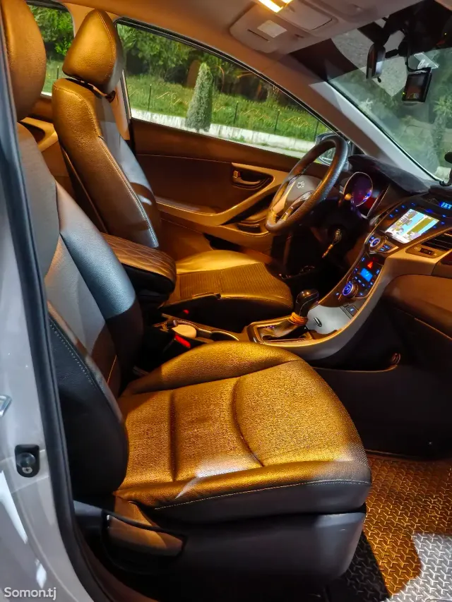 Hyundai Avante 2014 · 1.6 AT