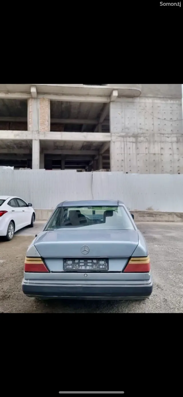 Mercedes-Benz W124 1987 · 2.5 MT