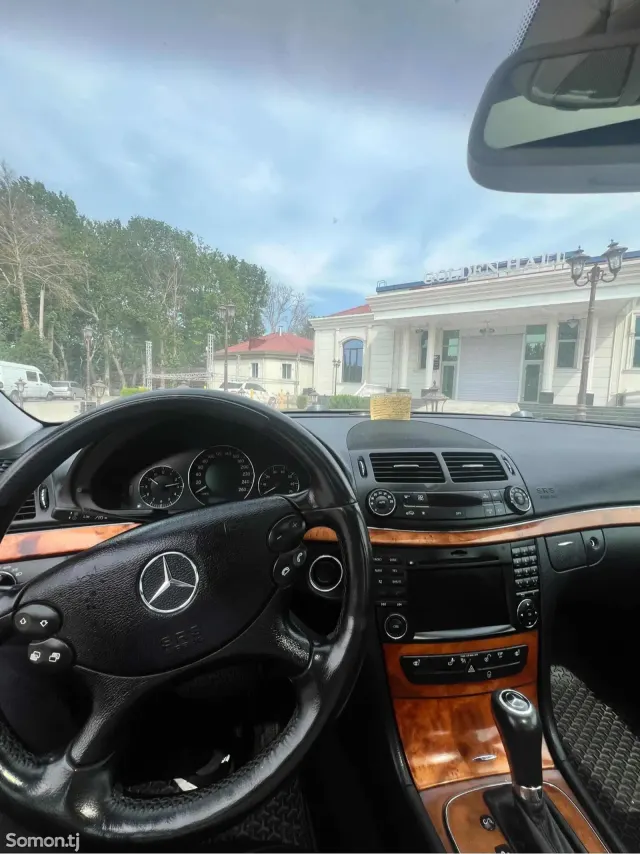 Mercedes-Benz E class 2009 · 2.8 AT