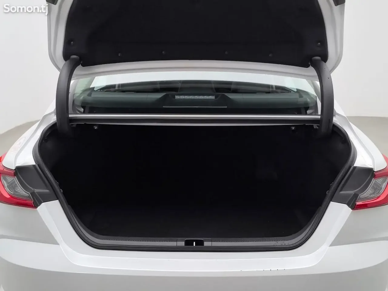 Toyota Camry 2025 · 2.0 AT