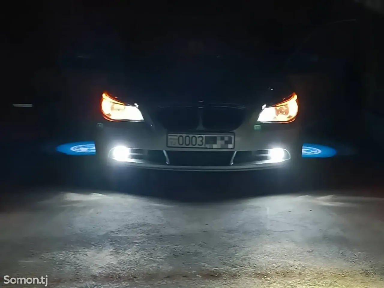 BMW M5 2004 · 2.5 AT