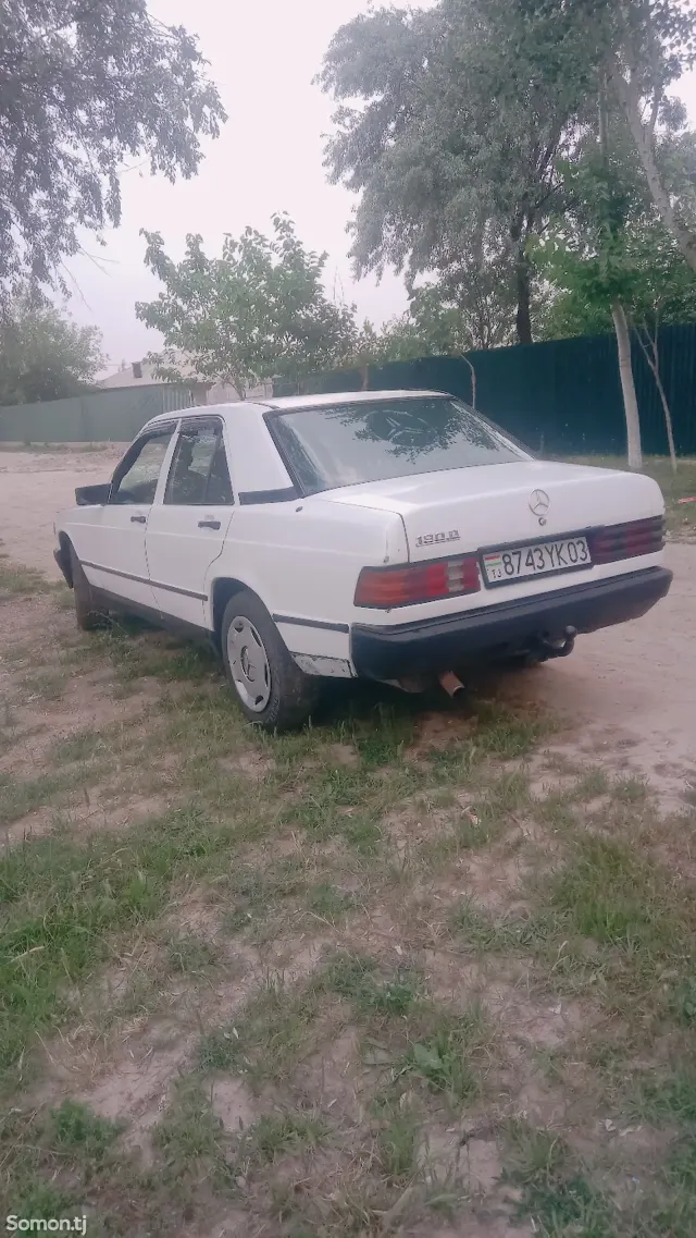 Mercedes-Benz W201 1985 · 2.0 MT