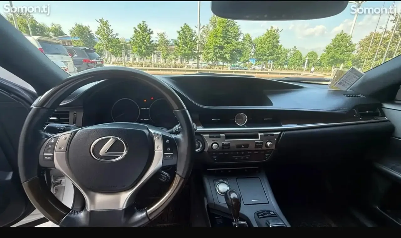 Lexus ES series 2015 · 3.5 AT