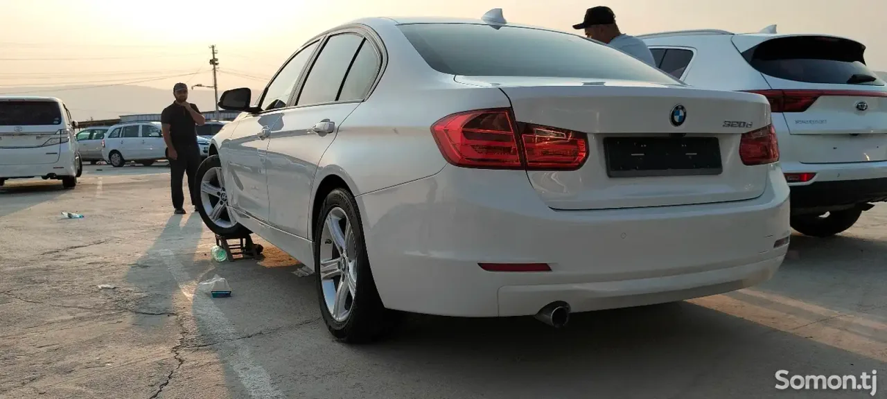 BMW 3 series 2015 · 2.0 AT