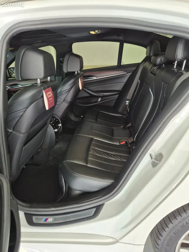 Toyota Camry 2011 · 1.6 MT