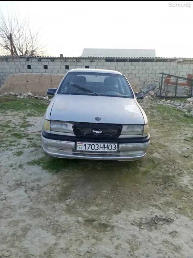 Opel Vectra A 1994 · 1.6 MT