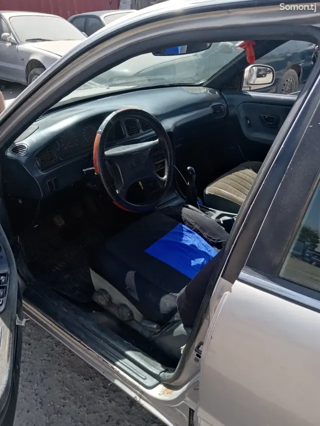 Hyundai Sonata 1995 · 1.8 MT