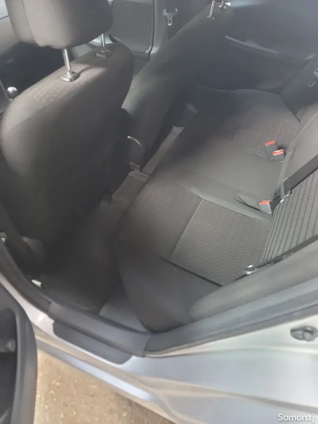 Toyota Corolla 2012 · 1.6 MT