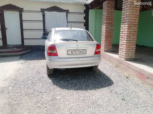 Opel Astra G 1998 · 1.6 MT