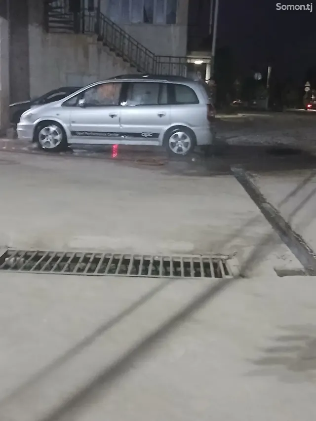 Opel Zafira 2005 · 1.8 MT
