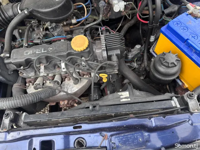 Opel Astra F 1998 · 1.6 MT