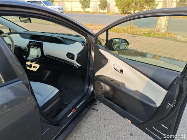 Toyota Prius 2016 · 1.8 AT