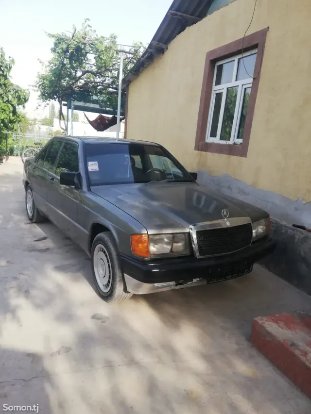 Mercedes-Benz W201 1989 · 2.0 MT