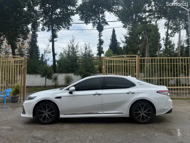 Toyota Camry 2022 · 2.5 AT