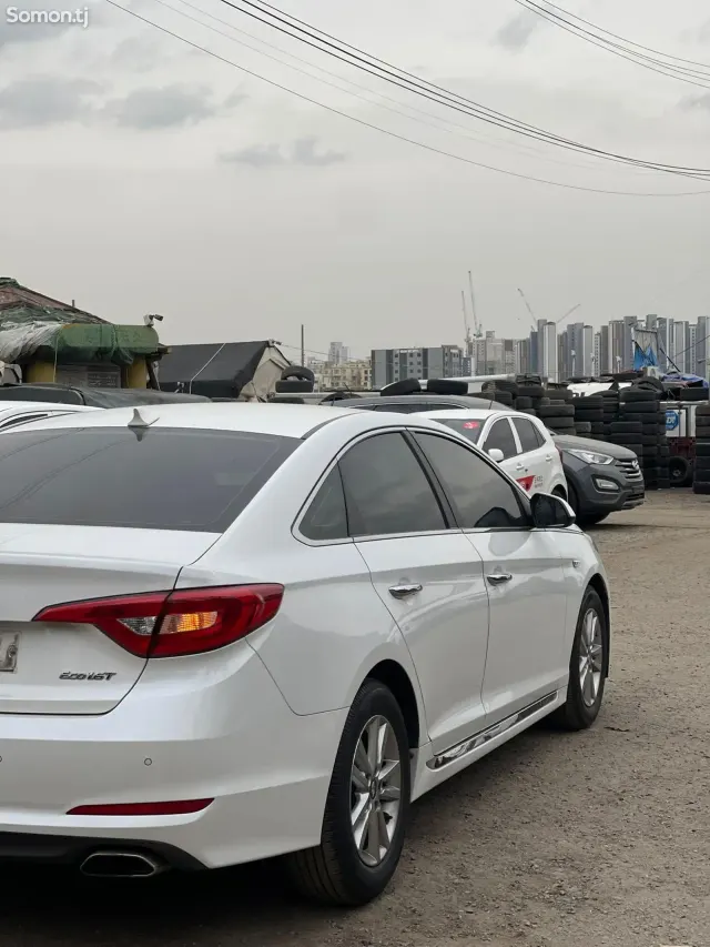 Hyundai Sonata 2015 · 1.6 AT