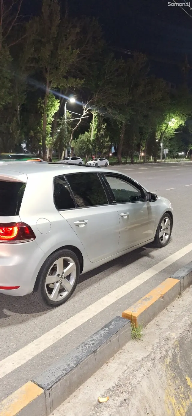 Volkswagen Golf 2012 · 1.6 MT