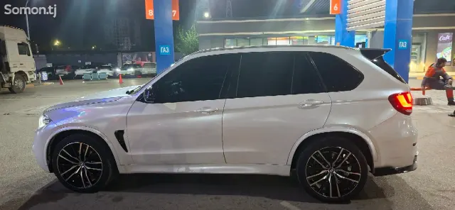 BMW X5 2015 · 3.5 AT